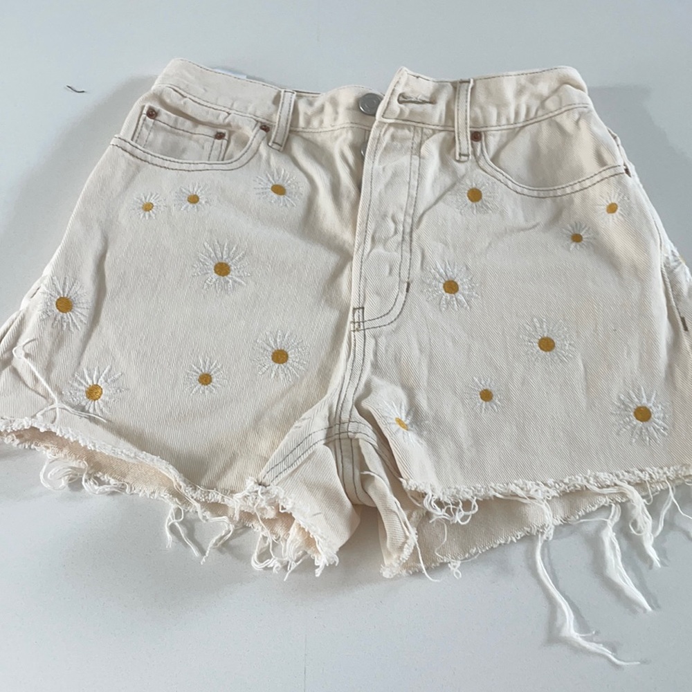 PacSun High waisted daisy embroidered shorts